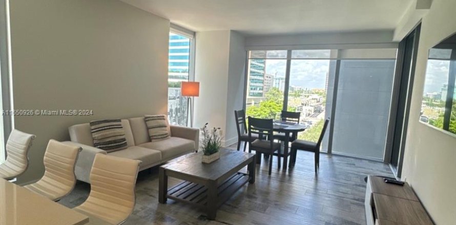 Condominio en Miami, Florida, 1 dormitorio  № 1345099