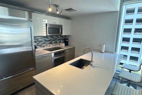 Condominio en alquiler en Miami, Florida, 1 dormitorio, 72.19 m2 № 1345099 - foto 7