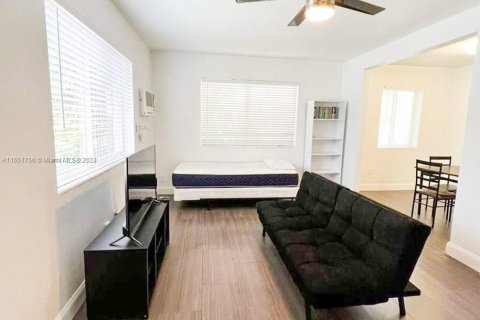 Casa en alquiler en Miami Beach, Florida, 1 dormitorio, 72.46 m2 № 1345141 - foto 1