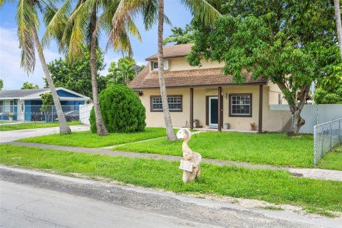 Villa ou maison à vendre à Miami, Floride: 4 chambres, 188.68 m2 № 1347849 - photo 2