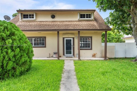 Villa ou maison à vendre à Miami, Floride: 4 chambres, 188.68 m2 № 1347849 - photo 4