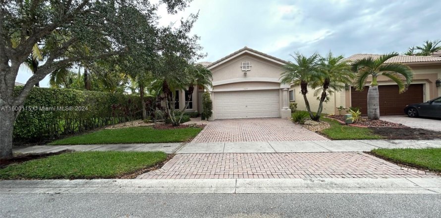 Casa en Parkland, Florida 3 dormitorios, 204.01 m2 № 1347847