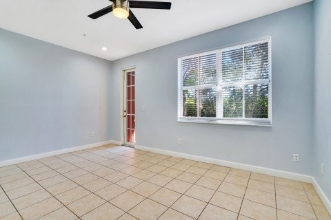 Townhouse in Royal Palm Beach, Florida 3 bedrooms, 179.49 sq.m. № 1024493 - photo 21