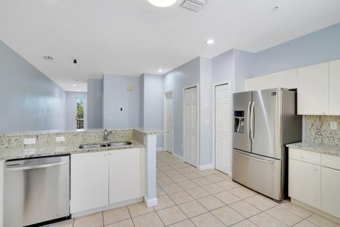 Townhouse in Royal Palm Beach, Florida 3 bedrooms, 179.49 sq.m. № 1024493 - photo 14