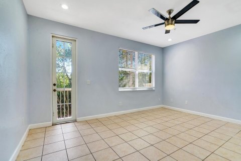 Townhouse in Royal Palm Beach, Florida 3 bedrooms, 179.49 sq.m. № 1024493 - photo 20