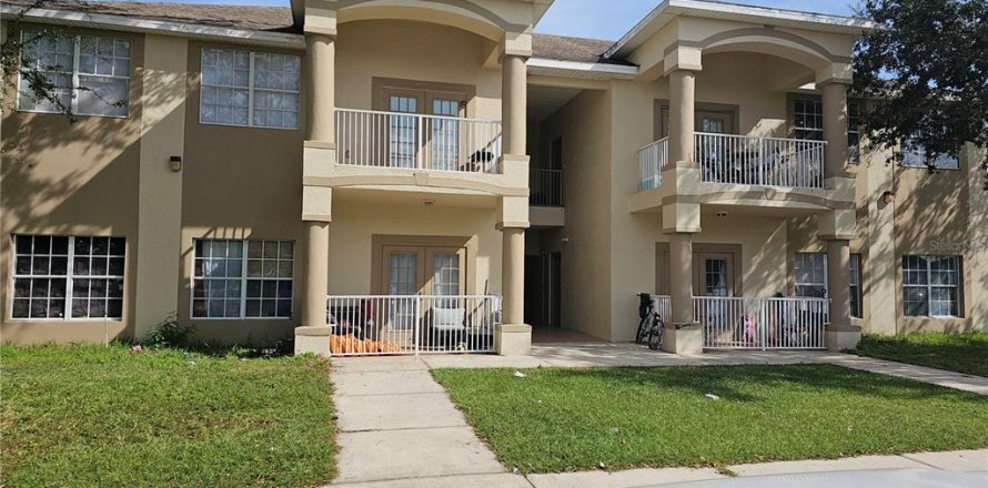 Commercial property in Kissimmee, Florida 12 bedrooms, 416.95 sq.m. № 1436767