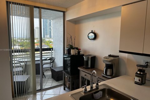 Condo in Aventura, Florida, 1 bedroom  № 1044596 - photo 25