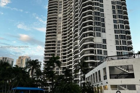 Condominio en venta en Aventura, Florida, 1 dormitorio, 100.61 m2 № 1044596 - foto 1