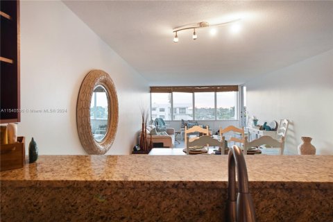 Condominio en venta en Miami Beach, Florida, 1 dormitorio, 80.27 m2 № 1037419 - foto 9