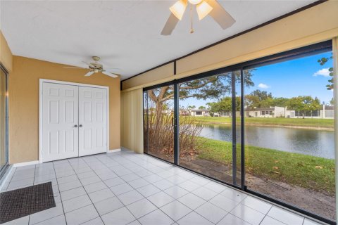 Villa ou maison à vendre à West Palm Beach, Floride: 2 chambres, 122.63 m2 № 1051207 - photo 17