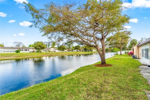 Villa ou maison à vendre à West Palm Beach, Floride: 2 chambres, 122.63 m2 № 1051207 - photo 14