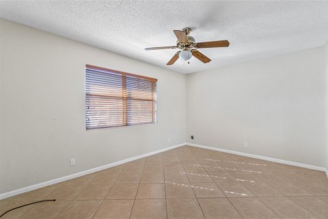 House in West Palm Beach, Florida 2 bedrooms, 122.63 sq.m. № 1051207 - photo 20