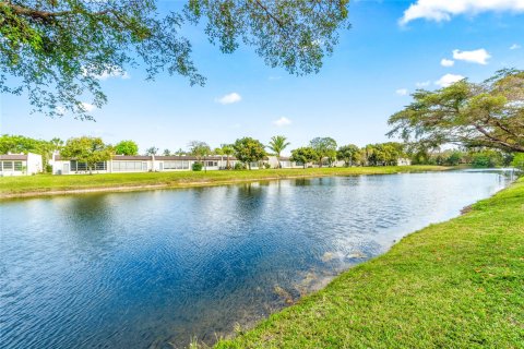 Villa ou maison à vendre à West Palm Beach, Floride: 2 chambres, 122.63 m2 № 1051207 - photo 13