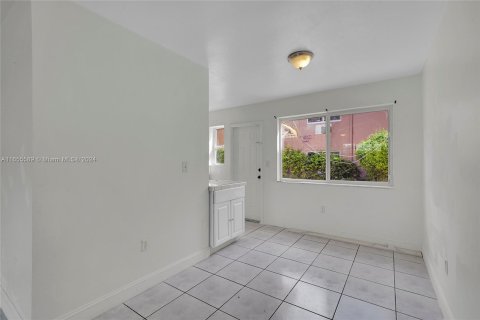 Condo in North Miami Beach, Florida, 2 bedrooms  № 1354589 - photo 8