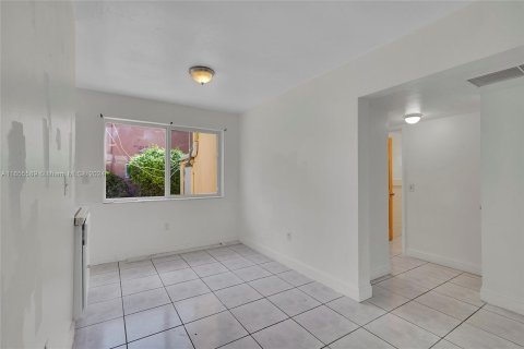 Condo in North Miami Beach, Florida, 2 bedrooms  № 1354589 - photo 7