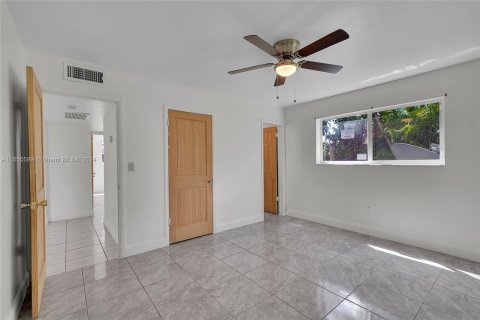 Condo in North Miami Beach, Florida, 2 bedrooms  № 1354589 - photo 25