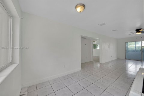 Condo in North Miami Beach, Florida, 2 bedrooms  № 1354589 - photo 10