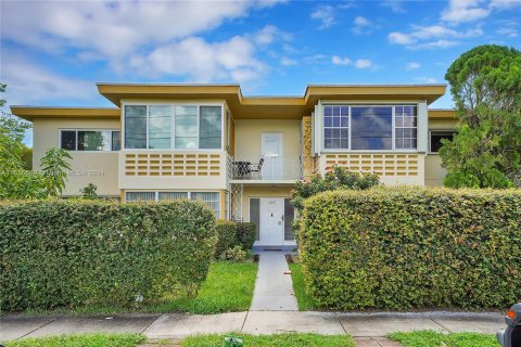 Copropriété à vendre à North Miami Beach, Floride: 2 chambres № 1354589 - photo 1