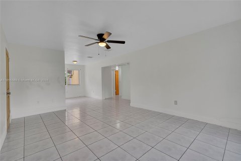 Copropriété à vendre à North Miami Beach, Floride: 2 chambres № 1354589 - photo 3