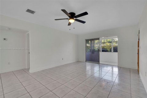 Copropriété à vendre à North Miami Beach, Floride: 2 chambres № 1354589 - photo 6