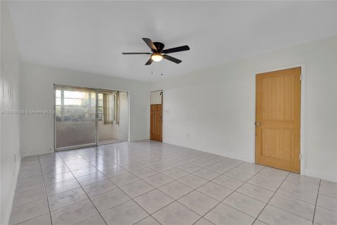 Copropriété à vendre à North Miami Beach, Floride: 2 chambres № 1354589 - photo 5