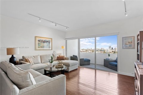 Condominio en venta en Miami Beach, Florida, 1 dormitorio, 79.99 m2 № 1023726 - foto 4