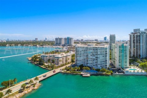 Condominio en venta en Miami Beach, Florida, 1 dormitorio, 79.99 m2 № 1023726 - foto 15