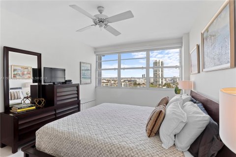 Condominio en venta en Miami Beach, Florida, 1 dormitorio, 79.99 m2 № 1023726 - foto 11