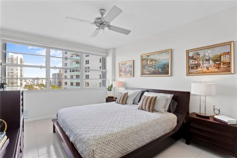 Condominio en venta en Miami Beach, Florida, 1 dormitorio, 79.99 m2 № 1023726 - foto 10