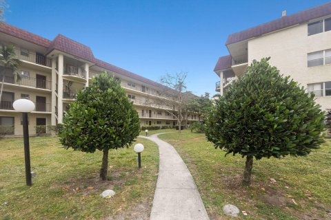 Condominio en venta en Lauderhill, Florida, 2 dormitorios, 111.48 m2 № 1018145 - foto 1