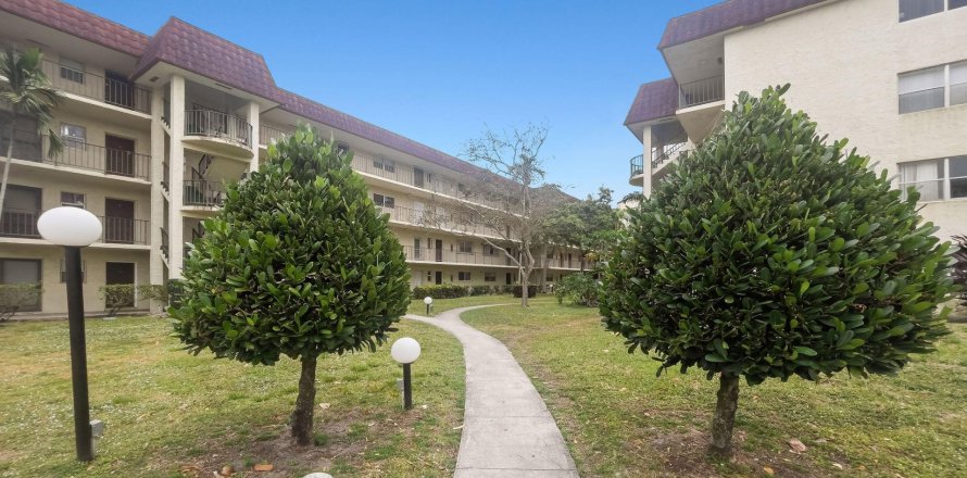 Condo in Lauderhill, Florida, 2 bedrooms  № 1018145