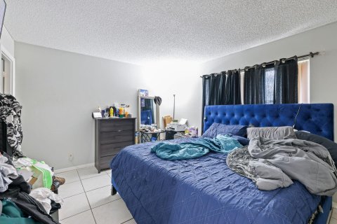 Condo in Lauderhill, Florida, 2 bedrooms  № 1018145 - photo 6