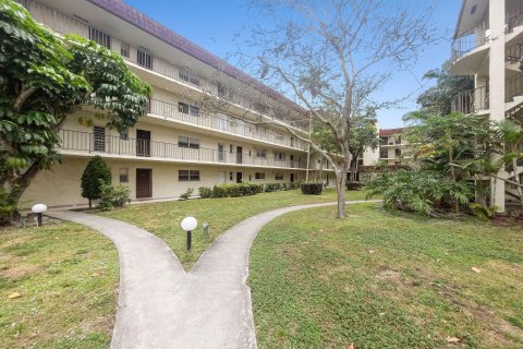 Condominio en venta en Lauderhill, Florida, 2 dormitorios, 111.48 m2 № 1018145 - foto 2