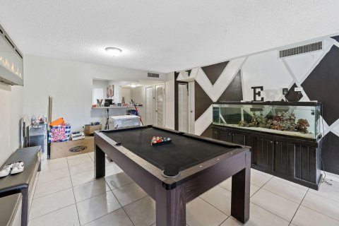 Condo in Lauderhill, Florida, 2 bedrooms  № 1018145 - photo 13