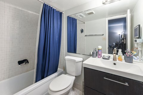 Condo in Lauderhill, Florida, 2 bedrooms  № 1018145 - photo 4