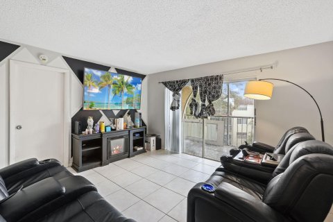 Condo in Lauderhill, Florida, 2 bedrooms  № 1018145 - photo 8