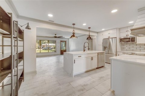 Villa ou maison à vendre à Tampa, Floride: 6 chambres, 235.97 m2 № 1349584 - photo 2