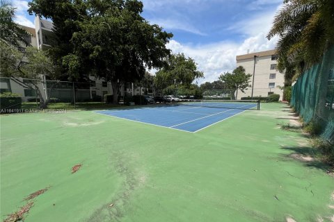 Condo in Tamarac, Florida, 1 bedroom  № 1320975 - photo 15