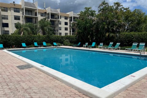 Condo in Tamarac, Florida, 1 bedroom  № 1320975 - photo 11