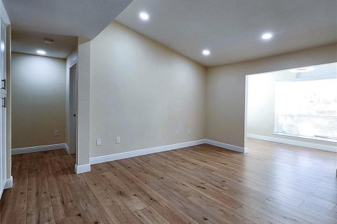 Condo in Tampa, Florida, 1 bedroom  № 1393388 - photo 12