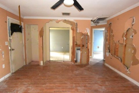 House in New Port Richey, Florida 2 bedrooms, 103.86 sq.m. № 1393415 - photo 4