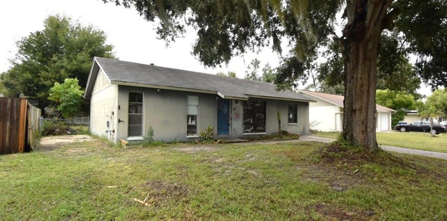 House in New Port Richey, Florida 2 bedrooms, 103.86 sq.m. № 1393415