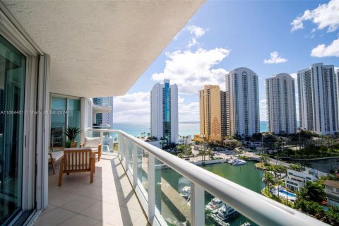 Condo in Sunny Isles Beach, Florida, 2 bedrooms  № 1420141 - photo 1