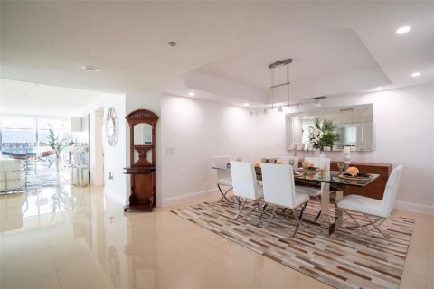 Condo in Sunny Isles Beach, Florida, 2 bedrooms  № 1420141 - photo 7