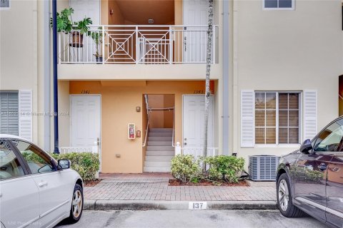 Condo in Fort Lauderdale, Florida, 1 bedroom  № 1345508 - photo 1