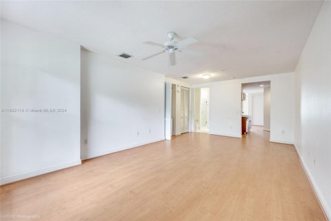 Condo in Fort Lauderdale, Florida, 1 bedroom  № 1345508 - photo 2