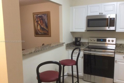 Condo in Lauderhill, Florida, 1 bedroom  № 1060968 - photo 1