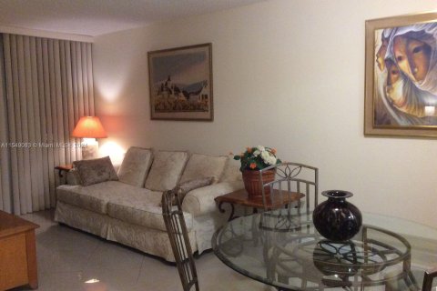 Condominio en venta en Lauderhill, Florida, 1 dormitorio, 72.46 m2 № 1060968 - foto 4