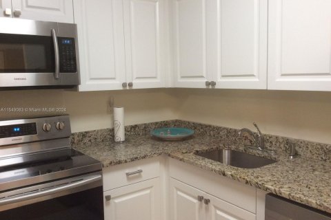 Condo in Lauderhill, Florida, 1 bedroom  № 1060968 - photo 2