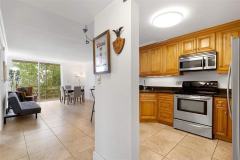 Condo in North Miami Beach, Florida, 1 bedroom  № 1291400 - photo 1